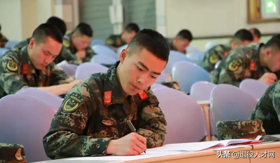 公考年龄改革最新动态,自然美景下的探索之旅