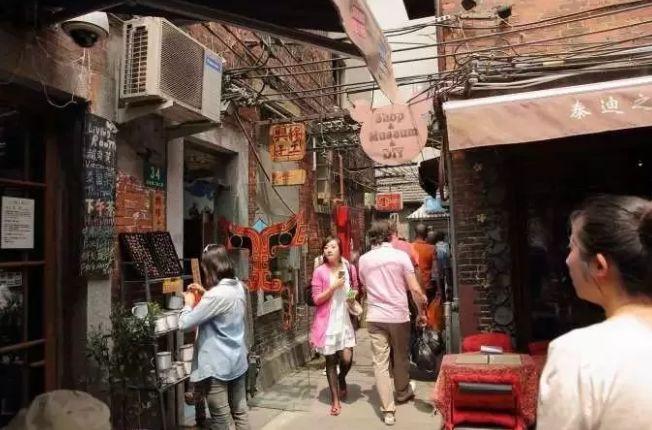 搞笑电影与最新国产动漫,巷弄深处的特色小店探秘