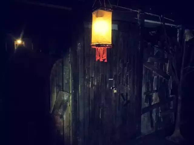 最新坠机,最新坠机事件背后的神秘故事，小巷中的隐藏小店探险记