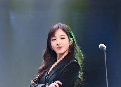 张含韵的最新动态,自信成就与励志之旅的闪耀之星。