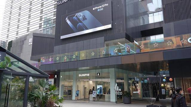探索现代商业空间，最新铺面展示崭新面貌