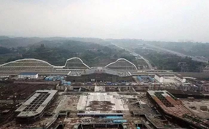 宜宾高铁最新动态与小巷美食探秘