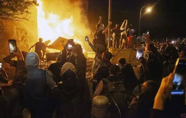 美国民众抗议最新,自然美景鼓舞之旅启程