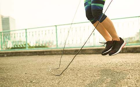 跳绳比赛的精彩瞬间,一场速度与激情的较量