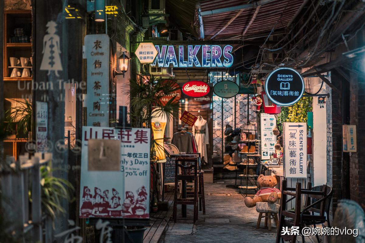 最新耽美动漫与小巷深处的特色小店探秘之旅