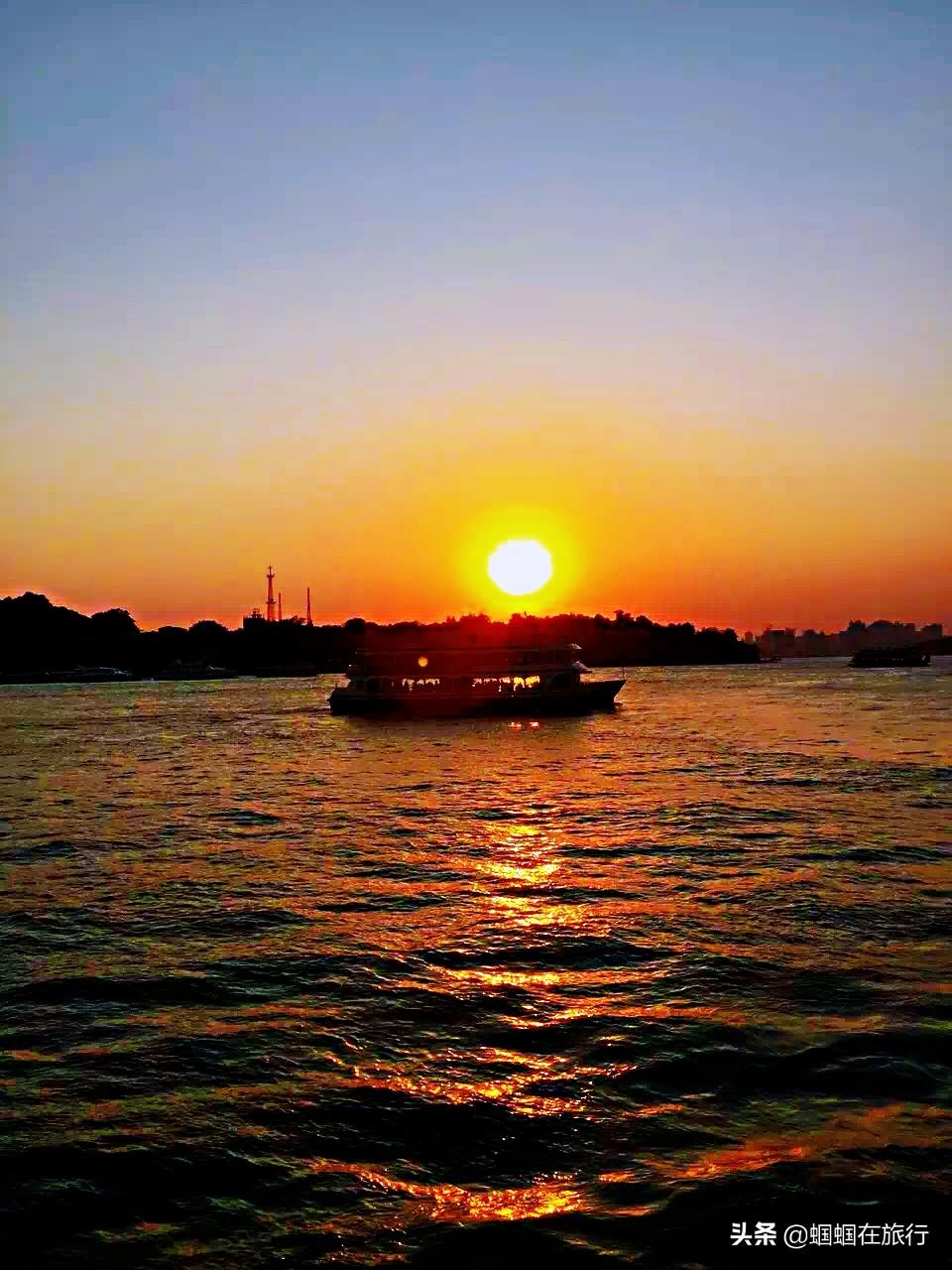 最新明星合成与小巷深处的特色小店探秘揭秘