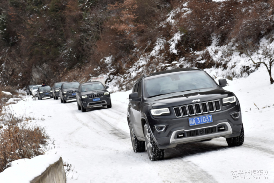 最新款大切诺基,与自然美景的探险之旅