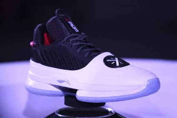 欧文最新篮球鞋科技重塑篮球梦想