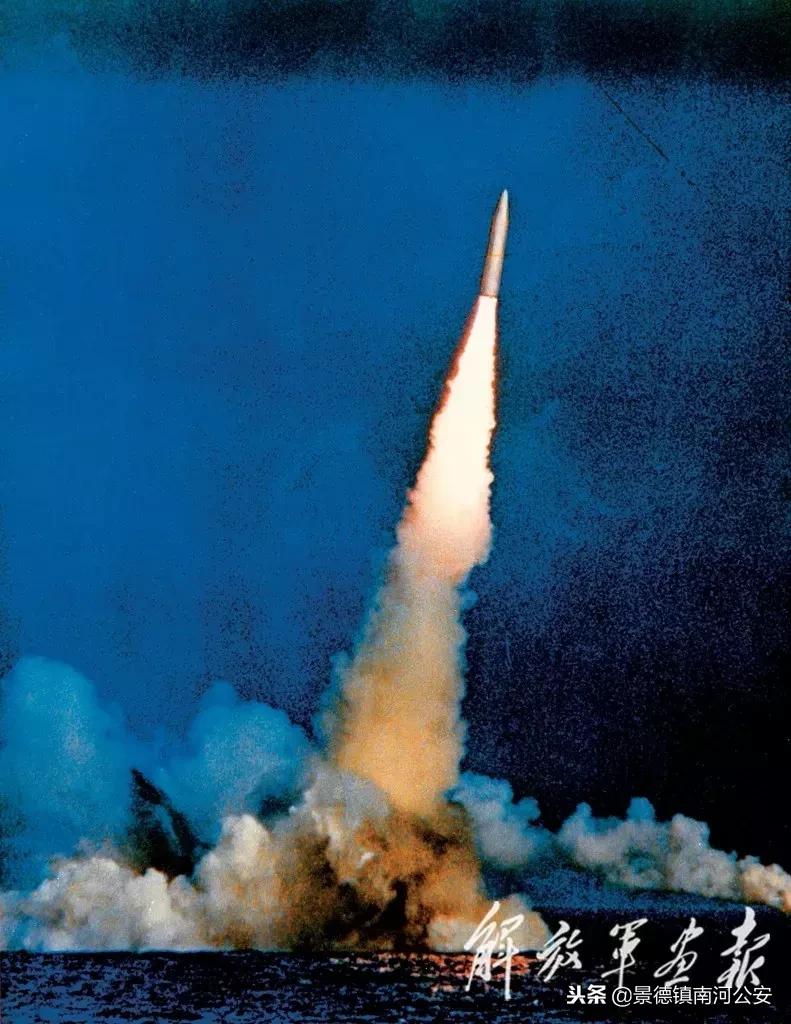 热血沸腾!英雄联盟最新比赛视频精彩瞬间大放送!