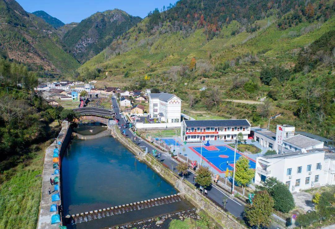 泊里镇探索之旅,自然美景引领内心平和宁静的追寻